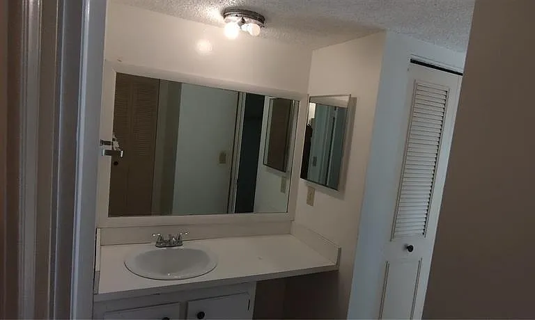 9340 Lagoon Pl #302 — Photo 8