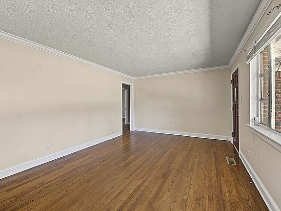 4th image of 2401 Hilltop Dr