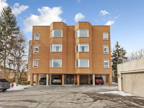 1635 N Milwaukee Ave APT 201, Libertyville, IL 60048