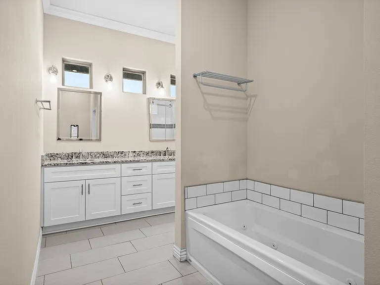 1737 W Broadway Pl — Photo 10