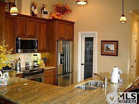3rd image of 1017 W Avalon Ct