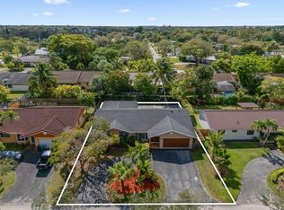 9034 SW 163rd Ter, Palmetto Bay, FL 33157