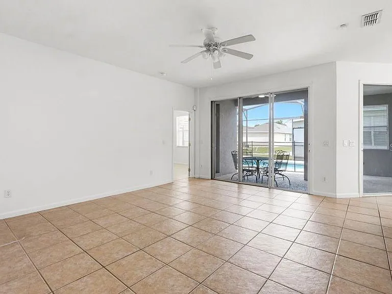 4967 Pall Mall St W — Photo 26