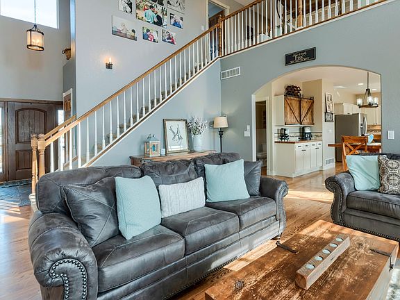 10 Living Room 4 (2).jpg