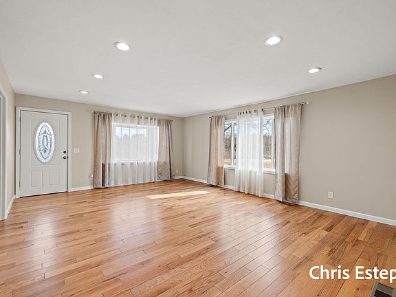 5th image of 11365 Warner Ave