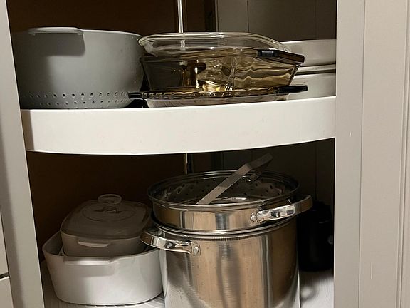 Serving dishes, colanders and extra large pots