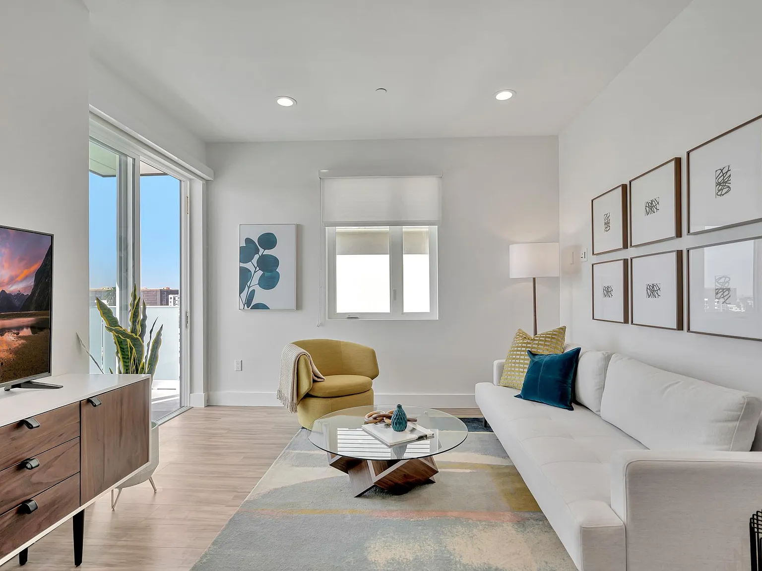 RBM Motor Tabor Apartments — Photo 4