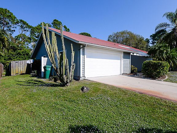 3rd image of 643 SE Starfish Ave