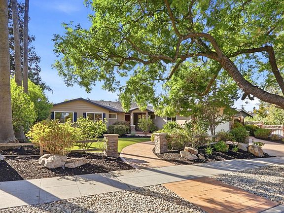 4th image of 227 Belgatos Rd