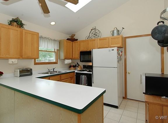 4th image of 8719 Hillcrest Ave