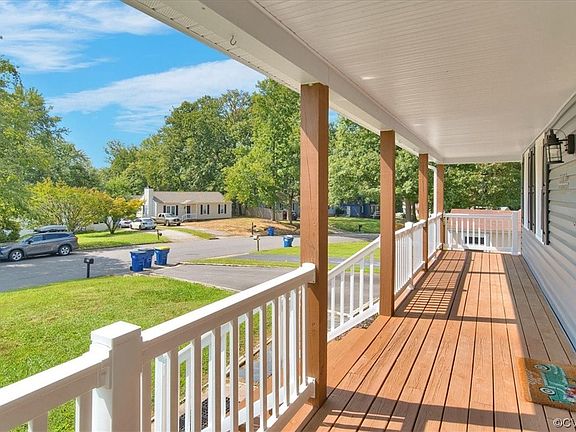 4th image of 8106 Fallbrooke Dr