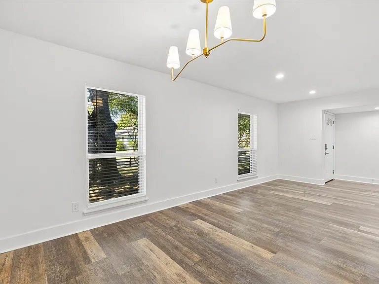 2814 Lindbergh Dr — Photo 8