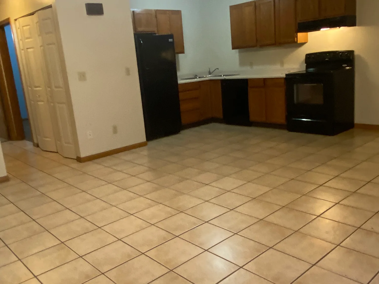 2 bed, 890 sqft, $975 — Photo 2