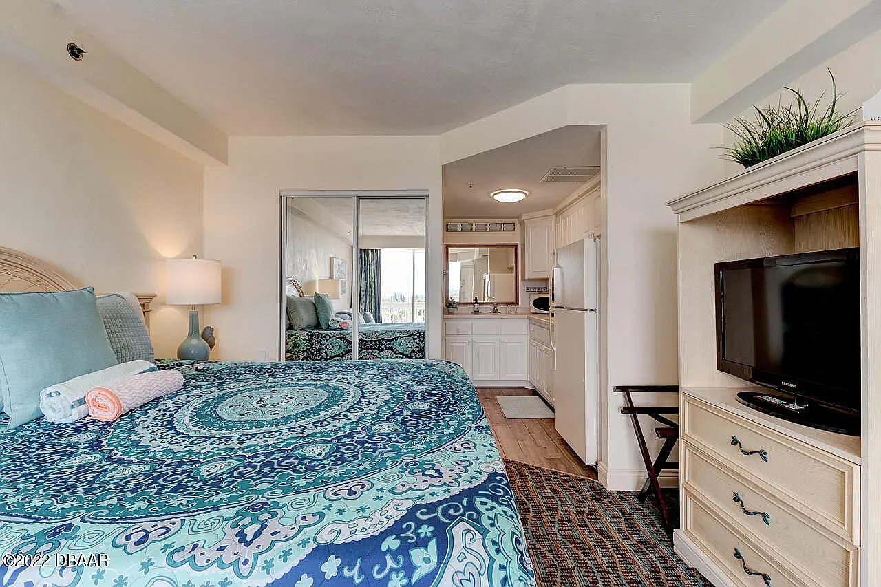 Studio, 308 sqft, $1,350 — Photo 3