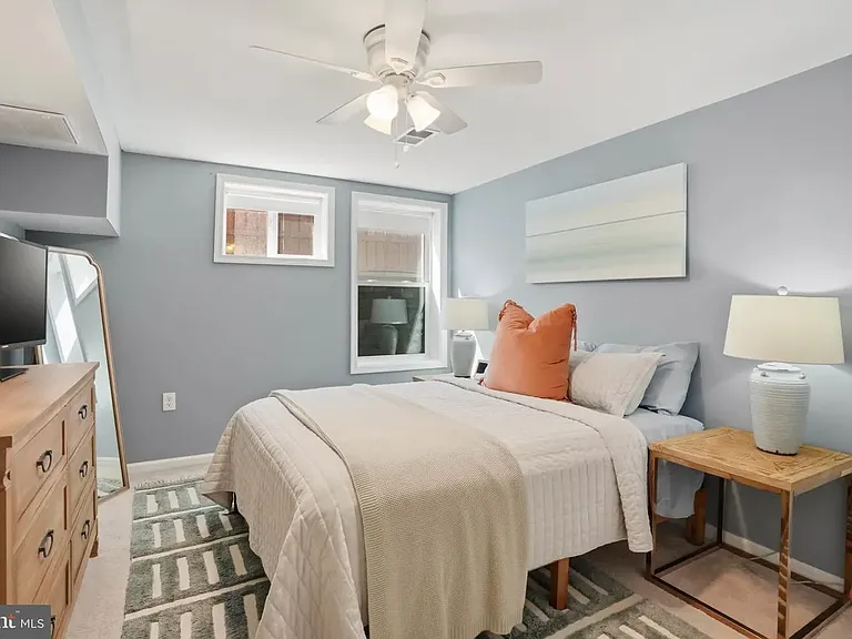 810 Venice Dr — Photo 14
