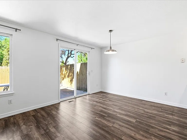 186 E Elwood Ln — Photo 16
