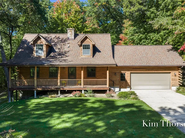 6263 Oak Valley Dr NE, Belmont, MI 49306