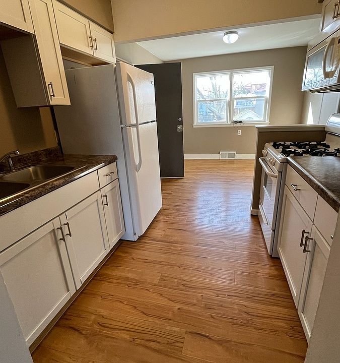 1st image of 217 W Cass St #2W