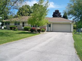 3341 S Monterey Dr, New Berlin, WI 53151