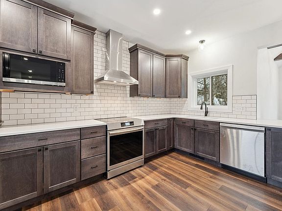 3rd image of 231 Myrtle St