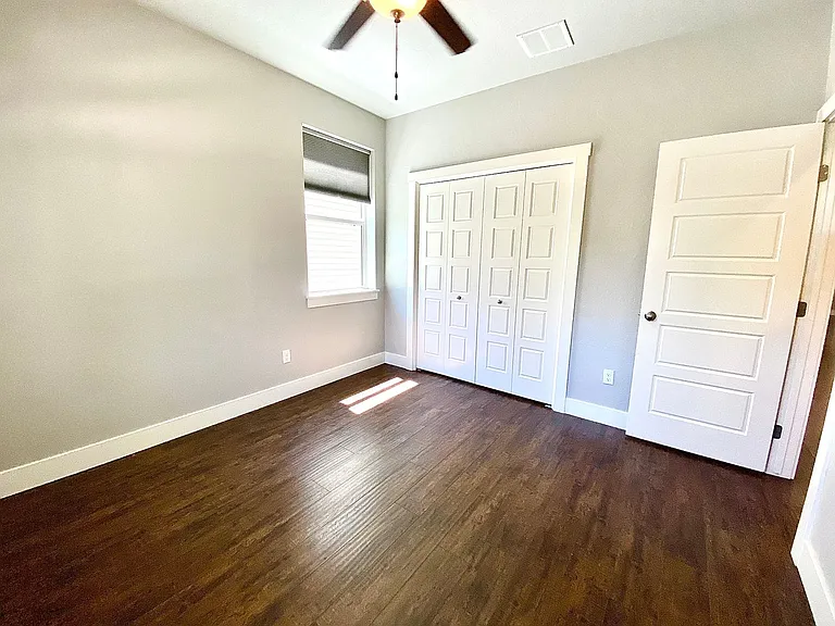 481 W Peck St — Photo 8