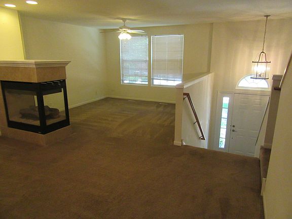 4th image of 137 Bristol Ln Unit 3