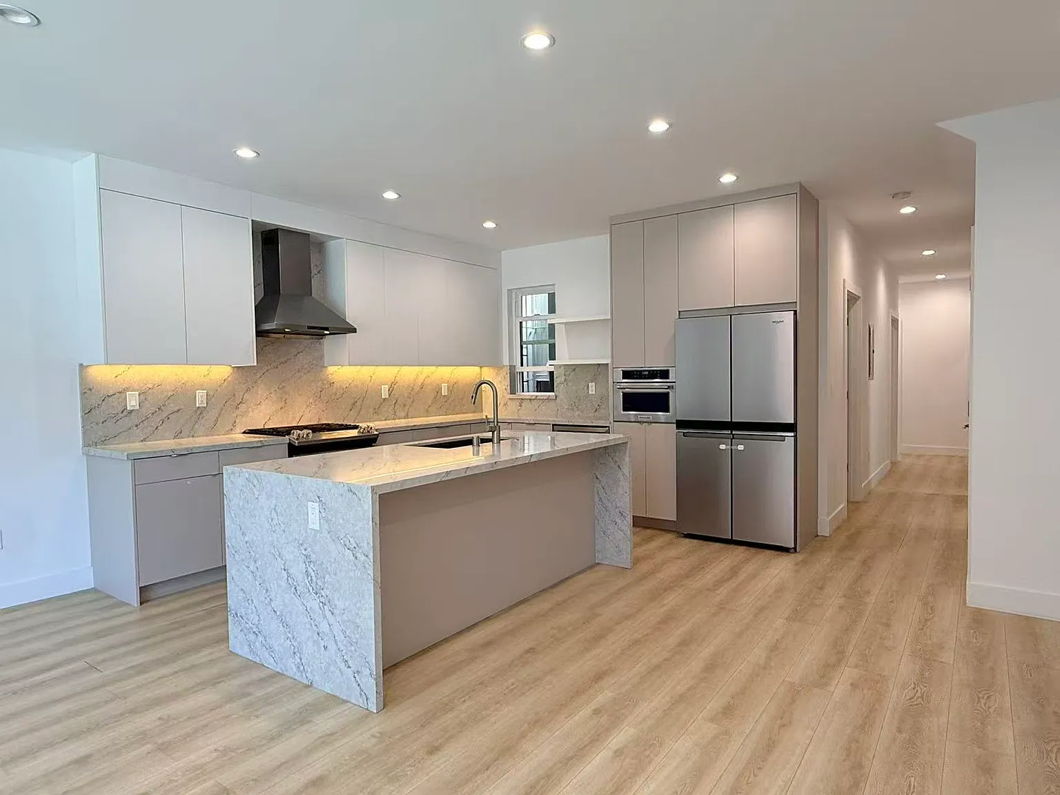 3 bed, 1250 sqft, $8,000 — Photo 4