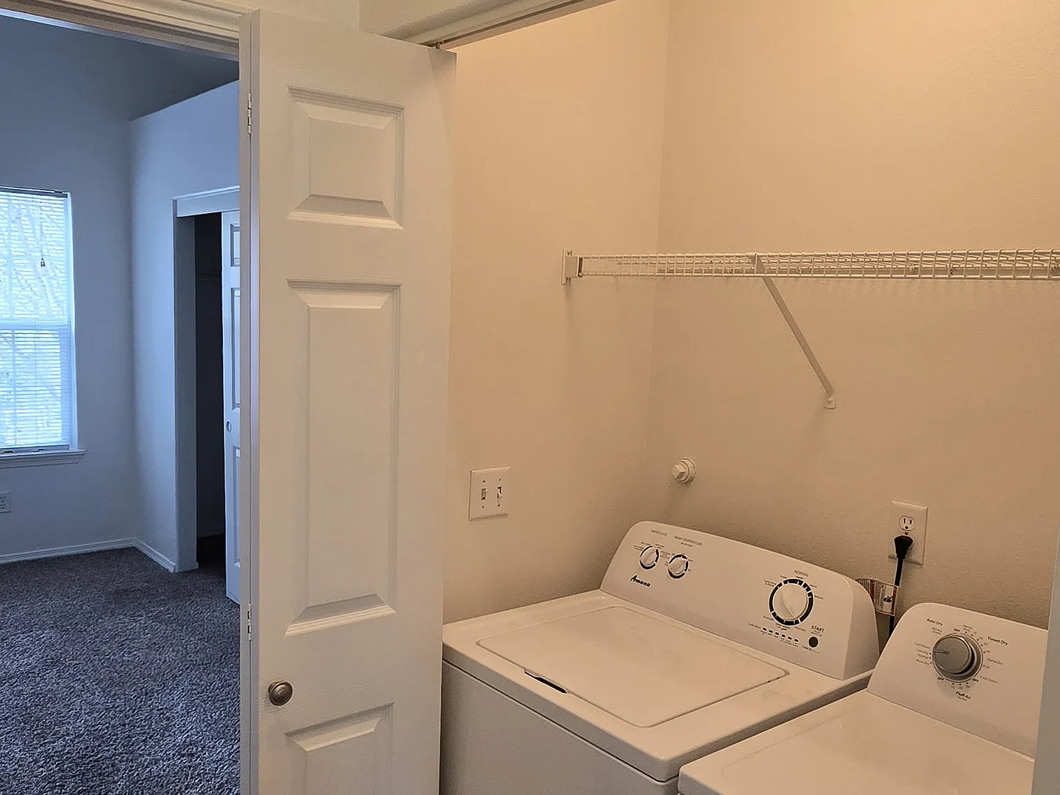 3 bed, 2.5 bath, 1431 sqft, $2,295 — Photo 3