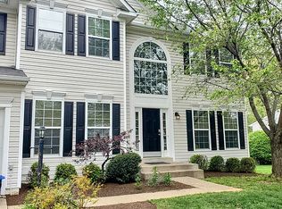 321 Locust Grove Dr, Purcellville, VA 20132