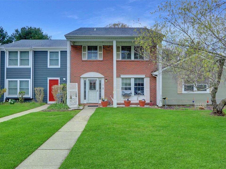 1st image of 11 Charleston Court #11