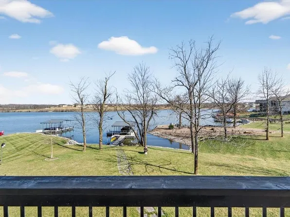 1405 Kensington Ln, Raymore, MO 64083