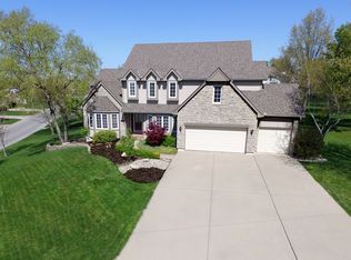 2460 NW Valley View Dr, Lees Summit, MO 64081