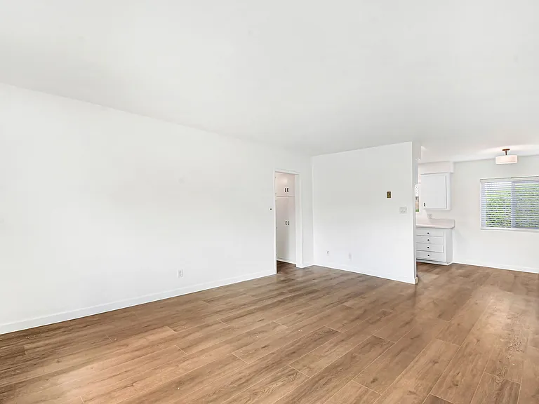 21005 Wood Ave #B — Photo 4