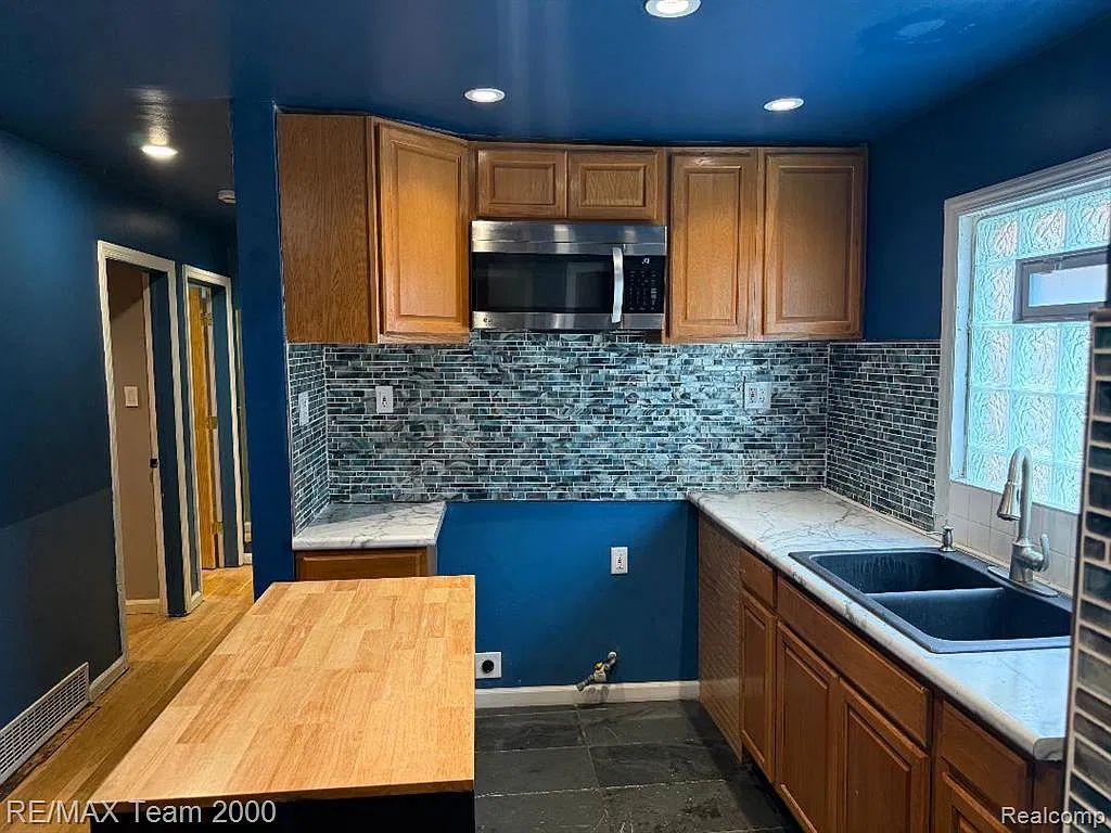 3 bed, 1.5 bath, 1000 sqft, $1,400 — Photo 3