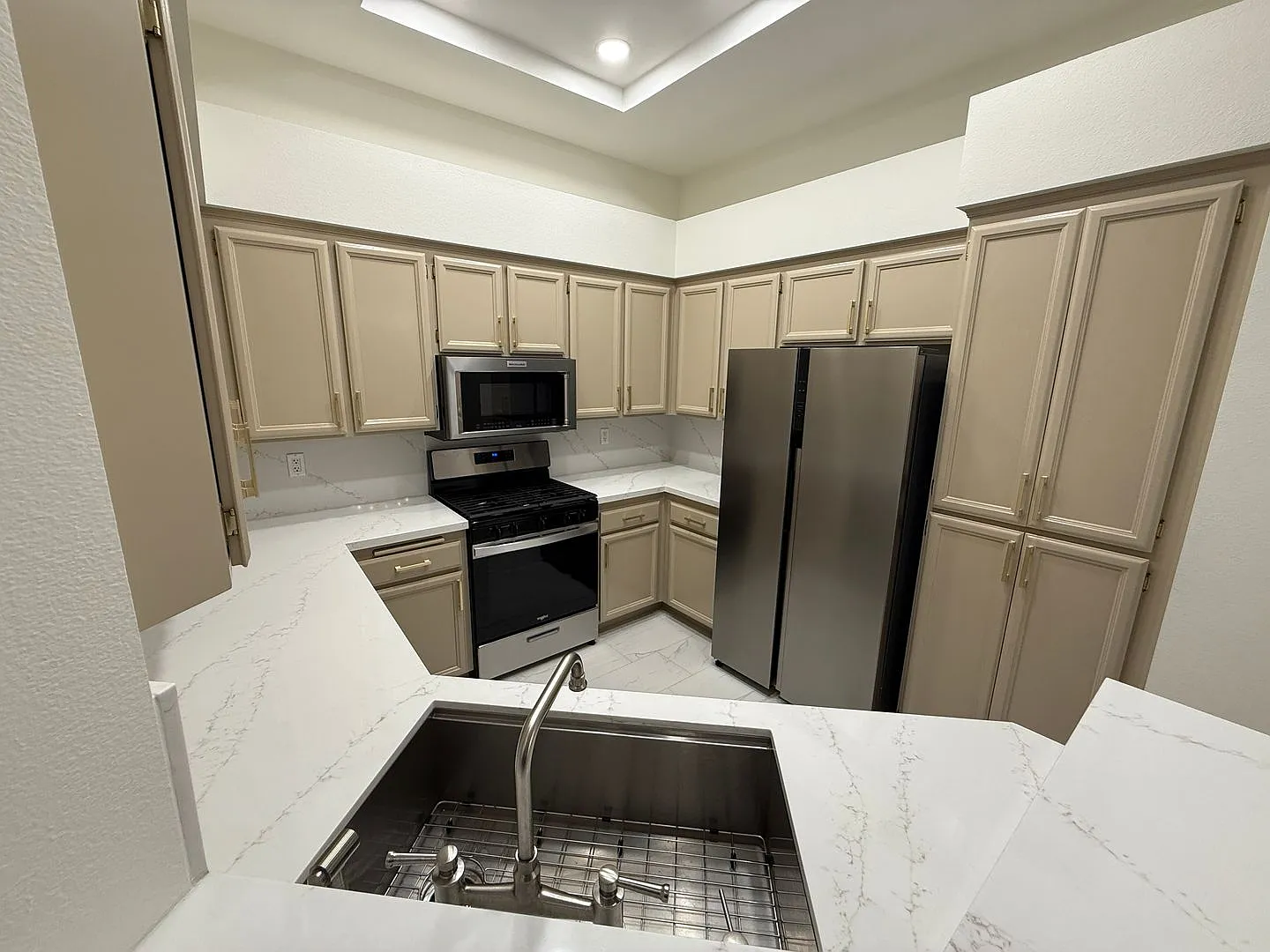 Fully Remodeled 2bed/2bath Townhouse. — Photo 4