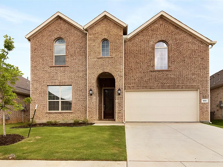 1808 Roadrunner Dr — Photo 1