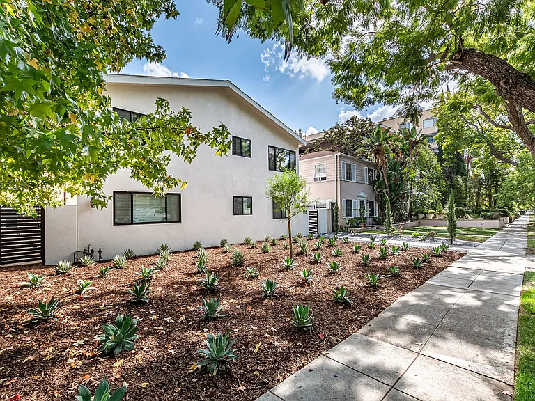 418 N Palm Dr #1 — Photo 19