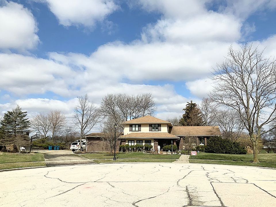 CUL DE SAC W/STREET PARKING