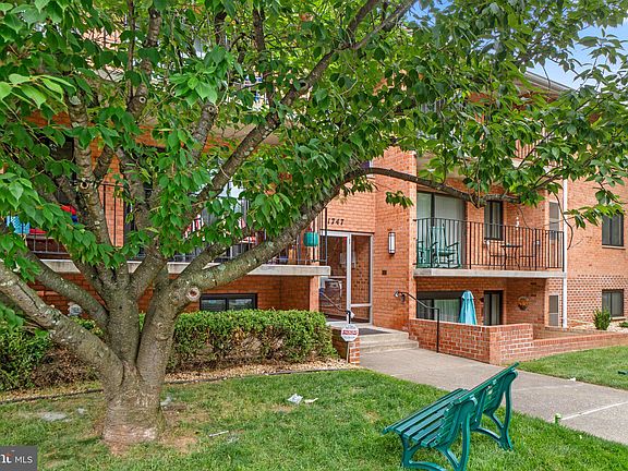 3rd image of 1747 Edgewood Hill Cir APT 203