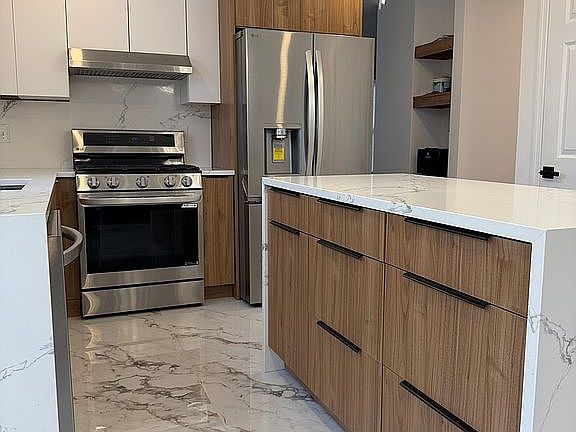 3rd image of 78 Kristopher Dr