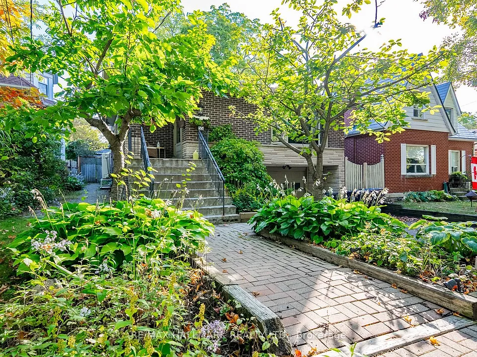 55 Larwood Blvd