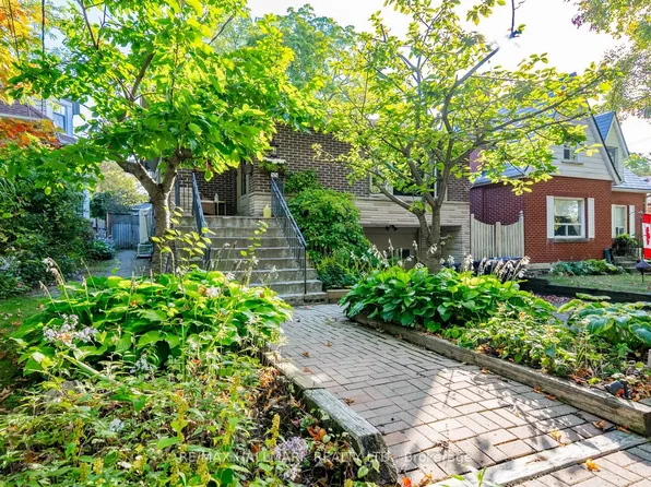 55 Larwood Blvd, Toronto, ON M1M 2M6