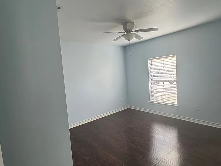 438 Ambrose Ave — Photo 7