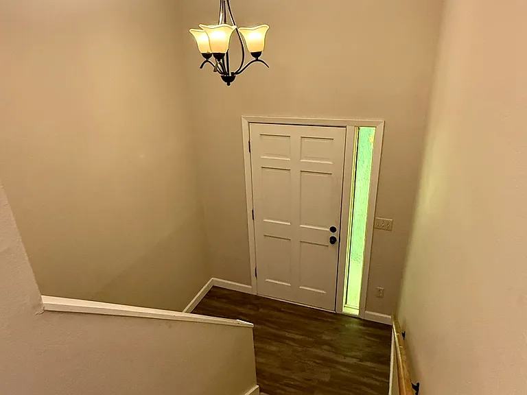 408 Anamosa St — Photo 13