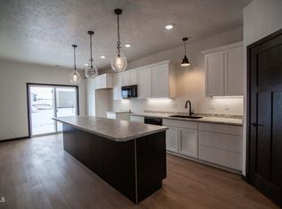 1008 Otter Creek Loop, Hazen, ND 58545