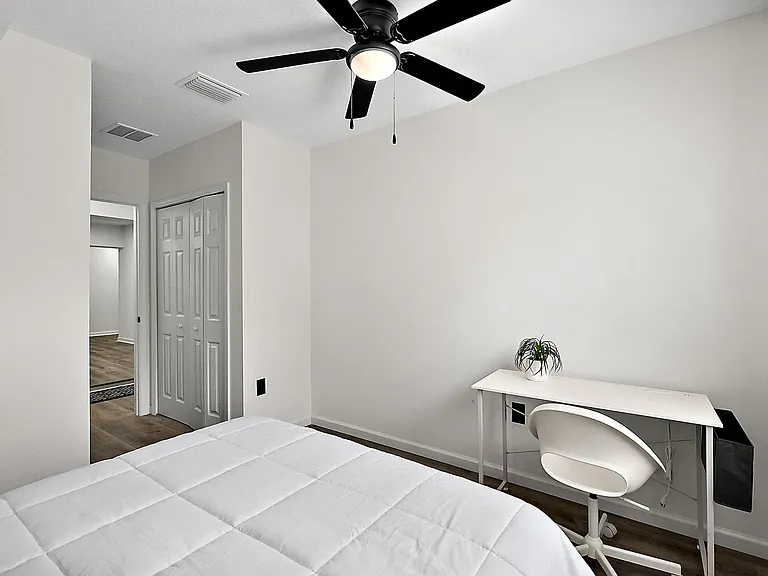 Sunnyview Dr — Photo 2