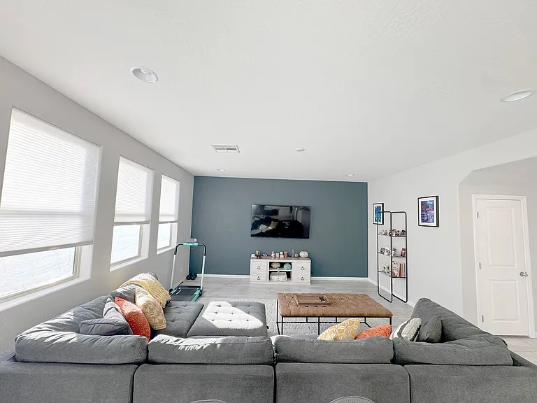 237 Zenobia Ct — Photo 2