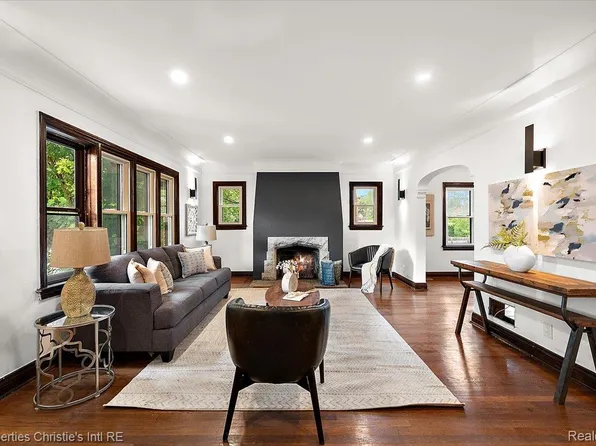 17214 Pennington Dr, Detroit, MI 48221