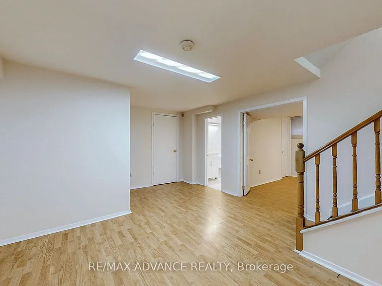 49 Havenview Rd #LOWER — Photo 3