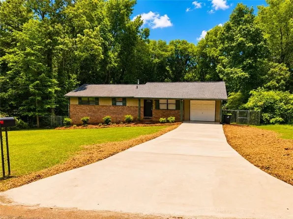 4025 N Quail Dr, Douglasville, GA 30135